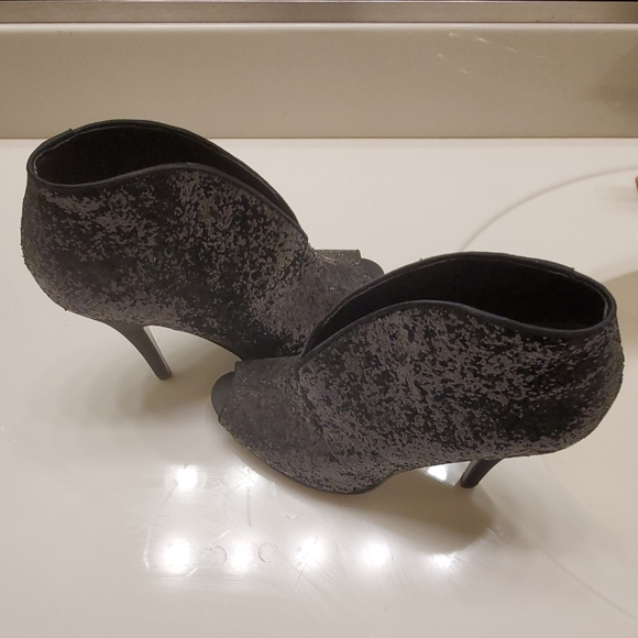 Shoe - Picture 2 of 3